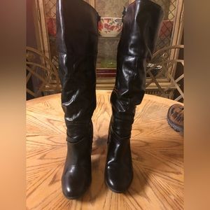 Style & Co. Womens Black Sophiiep Mid-Calf  size 7 1/2. Small tear shown in pic.